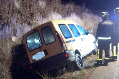 Furgoneta en la que viajaba el acusado en la carretera de Velliza a Villán de Tordesillas. E. M.