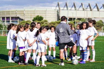 Pruebas para un equipo femenino de base.