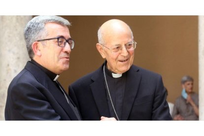 Luis Argüello y Ricardo Blázquez durante su comparecencia en el Arzobispado de Valladolid. ICAL