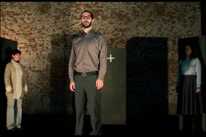 Una imagen de 'Atocha, el revés de la luz'. | TEATRO DEL BARRIO