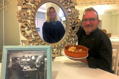 Arturo y su hija Beatriz, con un plato de bacalao al ajo arriero y una fotografía del establecimiento tomada en el siglo pasado.-ARGICOMUNICACIÓN