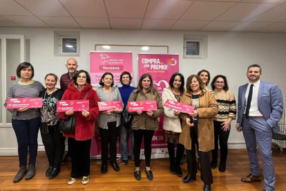 Clausura la campaña 'El Comercio da Vida a tu Ciudad' con la entrega de premios de las tarjetas regalo 'Vamos!' de 200 euros.- E.M.