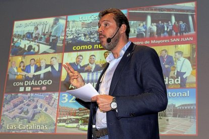 Óscar Puente, en una imgen de archivo durante la presentación de su programa electoral.-J. M. LOSTAU
