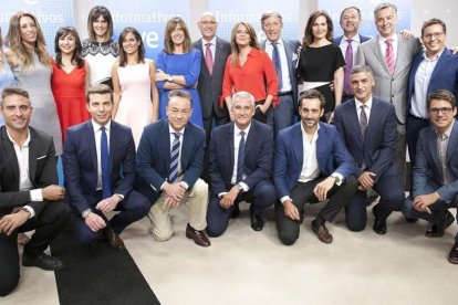 El equipo de profesionales de los Servicios Informativos de TVE, en la presentación de la temporada 2017-18-EL PERIÓDICO