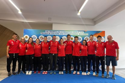 Equipo nacional de Gimnasia Acrobática que se desplaza a Burgaría. / EL MUNDO