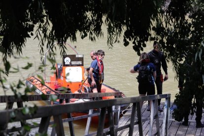 Equipos de emergencia buscando al joven desaparecido en el río Pisuerga de Valladolid. - PHOTOGENIC