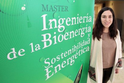 Sara Pascual, en la Escuela de Ingenierías de Soria, donde investiga sobre el ciclo de captura del CO2.-MARIO TEJEDOR