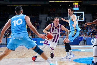 Schmidt entra a canasta en la victoria en cancha de Estudiantes.