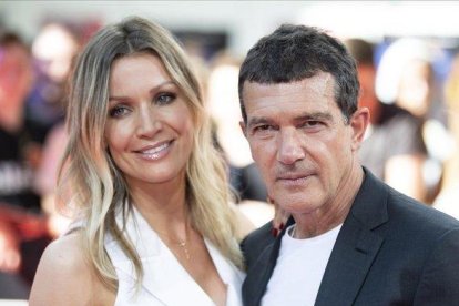 Antonio Banderas y su novia, la modelo Nicole Kimpel posan en el photocall del Festival Internacional de Cine de Múnich.-EFE / EPA LUKAS