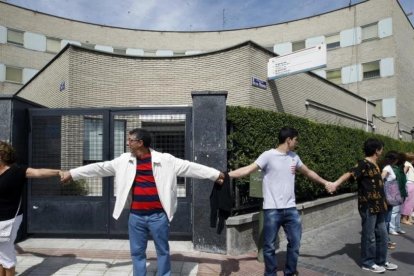 Protesta de la sociedad civil frente al hospital Gregorio Marañón de Madrid.-JUAN MANUEL PRATS