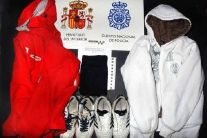 Sudaderas con capucha y prendas con las que cometías las violaciones el 'violador de la capucha'. E. M.