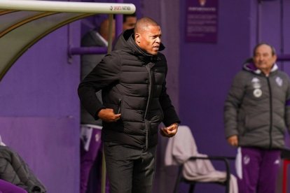 Júlio Baptista.