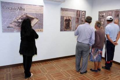 Memoria gráfica del municipio de Coca de Alba, en una exposición formada por imágenes antiguas recopiladas en dicha localidad-Ical