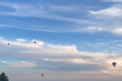 Los globos aerostáticos sobrevuelan Valladolid - E.M.