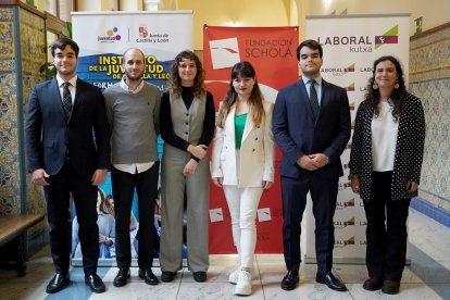 Alumnos de la UVA premiados por la Fundación Schola.- ICAL