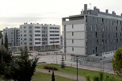 Bloque de edificios en la zona de Arcas Reales.-J. M. LOSTAU