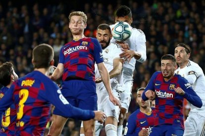 Una escena del Clásico disputado en el Camp Nou.-EFE/ ENRIC FONTCUBERTA