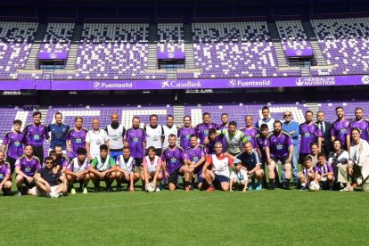 Foto de familia de los participantes en el estadio Zorrilla. / E. M.