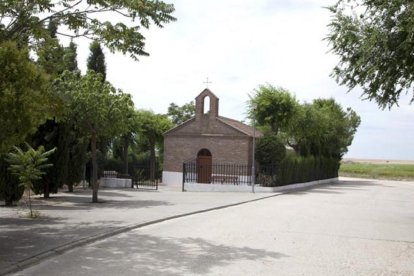 Ermita de La Soledad de Fresno El Viejo, junto a la que se instalará un mirador hacia el río.-A.F.