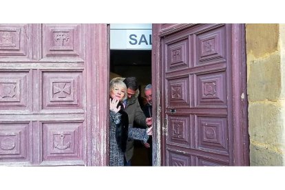 María José Ortega, alcaldesa de la localidad palentina de Aguilar de Campoo, en las Edades del Hombre.-ICAL