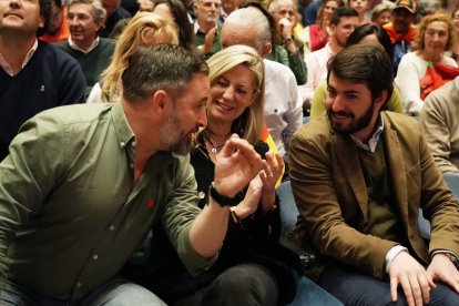 Santiago Abascal, Irene Carvajal y Juan García-Gallardo.-ICAL