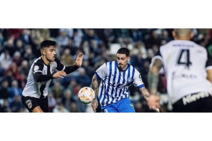 Miguel con la camiseta del Alavés en un partido de Copa. / E.M.