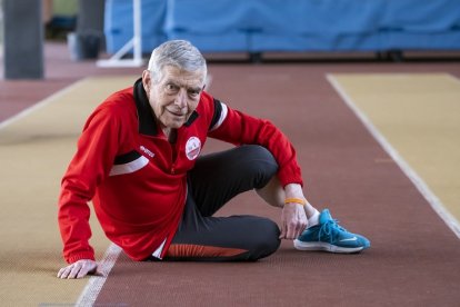 Tomás Alvarez posa en el módulo cubierto de atletismo del centro deportivo Xperience. | PABLO REQUEJO