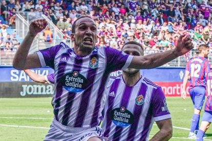 Nacho celebra su gol al Éibar.