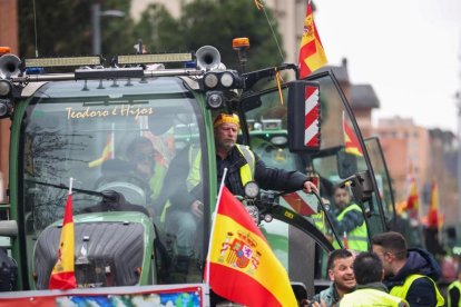 Tractorada en Valladolid. Marcha a pie y en tractor por la ciudad.-PHOTOGENIC