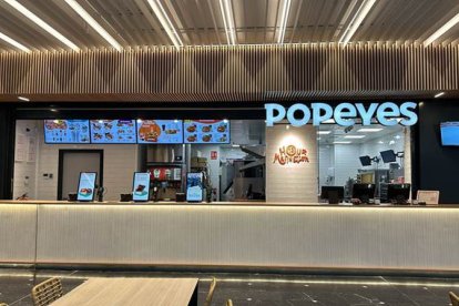 Imagen de la nueva apertura de Popeyes en 'La Chismería' de Vallsur en Valladolid. -E.M.