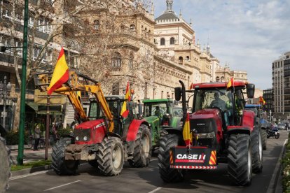 Tractorada en Valladolid. -J.M. LOSTAU