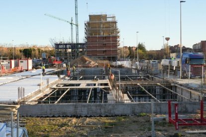 Viviendas en construcción en la zona de los cuarteles de Arco de Ladrillo.- J. M. LOSTAU