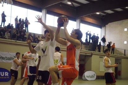 Imagen del duelo entre Peñalba y Jesús y María. / M. G EGEA