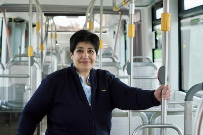 Nuria Alonso, una de las primeras conductoras de Auvasa. PHOTOGENIC