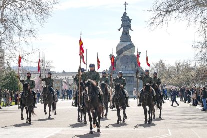 Ensayo general del desfile militar por los 375 años del Regimiento de Caballería Farnesio 12. J. M. LOSTAU