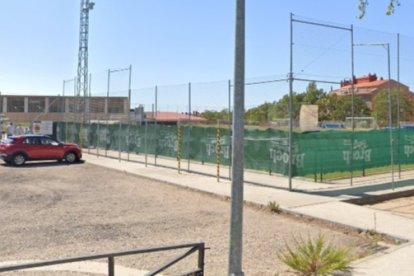 Entrada a los campos de fútbol de La Cistérniga.- STREET VIEW