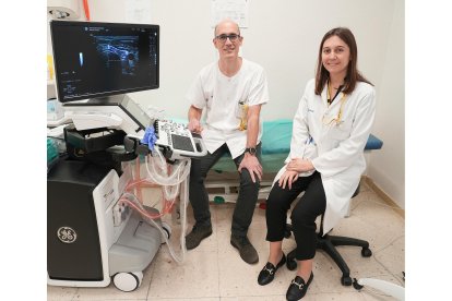 Gonzalo Díaz Soto y Paloma Pérez López en las instalaciones del Edificio Rondilla de Valladolid. -J. M. LOSTAU