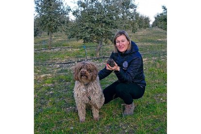 Raquel de Dios tiene 2,5 hectáreas de encinas ecológicas micorrizas en la Ribera del Duero. ECB