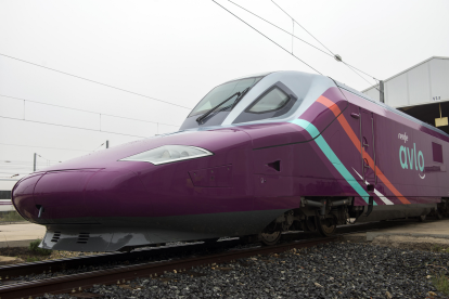 Tren del servicio Avlo, el AVE 'low cost' de Renfe. ICAL.