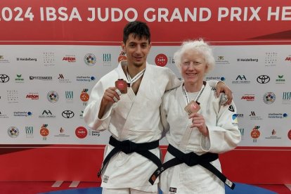 Daniel Gavilán y Marta Arce con su medalla de bronce. / EM