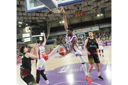 UEMC Real Valladolid-Alega Cantabria. / LOSTAU