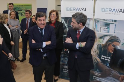 Iberaval inaugura su nueva oficina en Palencia en un acto presidido
por el consejero de Economía y Hacienda y portavoz de la Junta, Carlos Fernández Carriedo, junto al presidente de Iberaval, César Pontvianne - ICAL