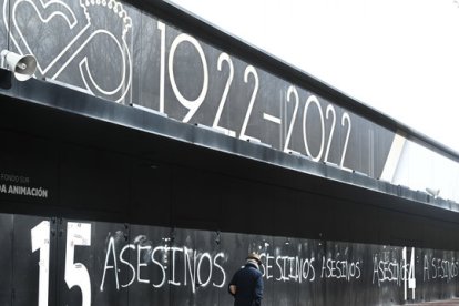 Pintadas de 'asesinos' en el estadio del Burgos C.F.- ICAL