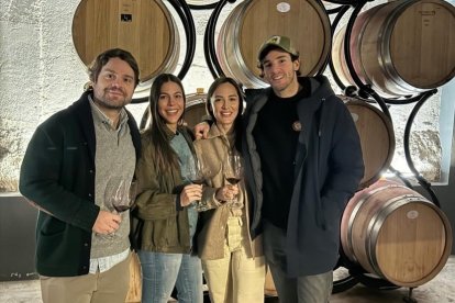 Tamara Falcó y su marido Íñigo Onieva junto a unos amigos.