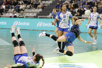 Encuentro de Liga Guerreras entre el Bera Bera y el Caja Rural Aula