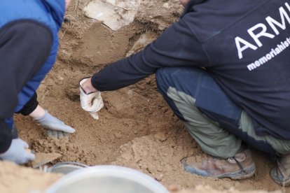 Excavación de una fosa para encontrar los restos Pedro de la Calle, el pastor socialista fusilado por unos falangistas