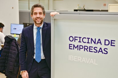 El presidente de Iberaval, César Pontvianne, en una de las oficinas de la sociedad de garantía