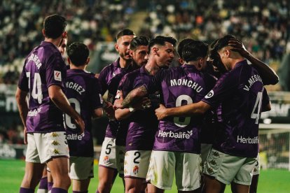 Felicidad del Real Valladolid tras ganar fuera de casa cuatro meses después.