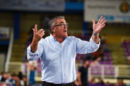 Paco García, entrenador del UEMC Real Valladolid Baloncesto