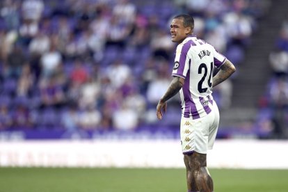 Kenedy se lamenta tras su lesión ante el Eldense.